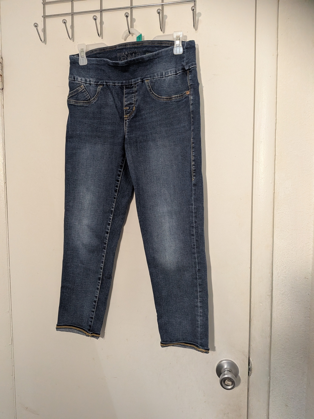 Rock & Republic Dark Blue Cropped Stretch Jeans